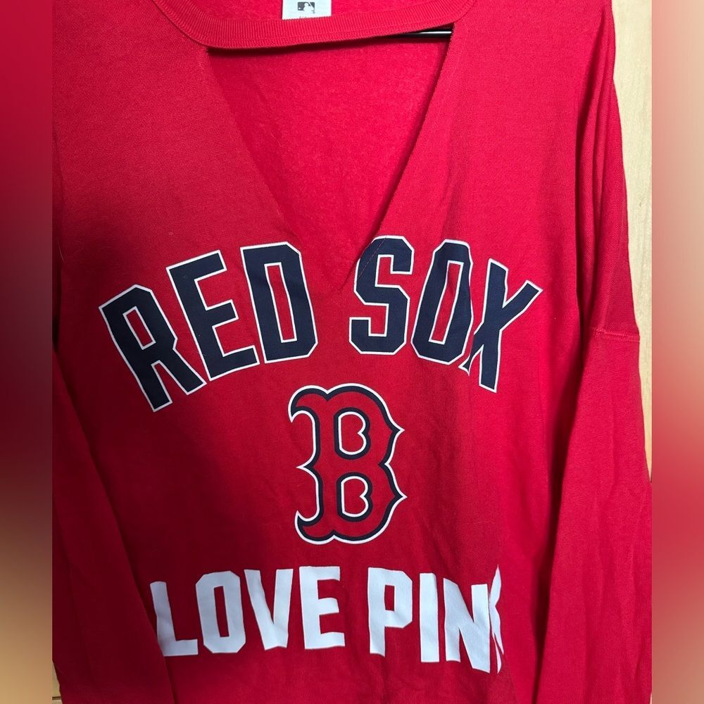 PINK Victoria's Secret Women's Boston Red Sox Cut Out V Neck Crop Pullover - Picture 3 of 7